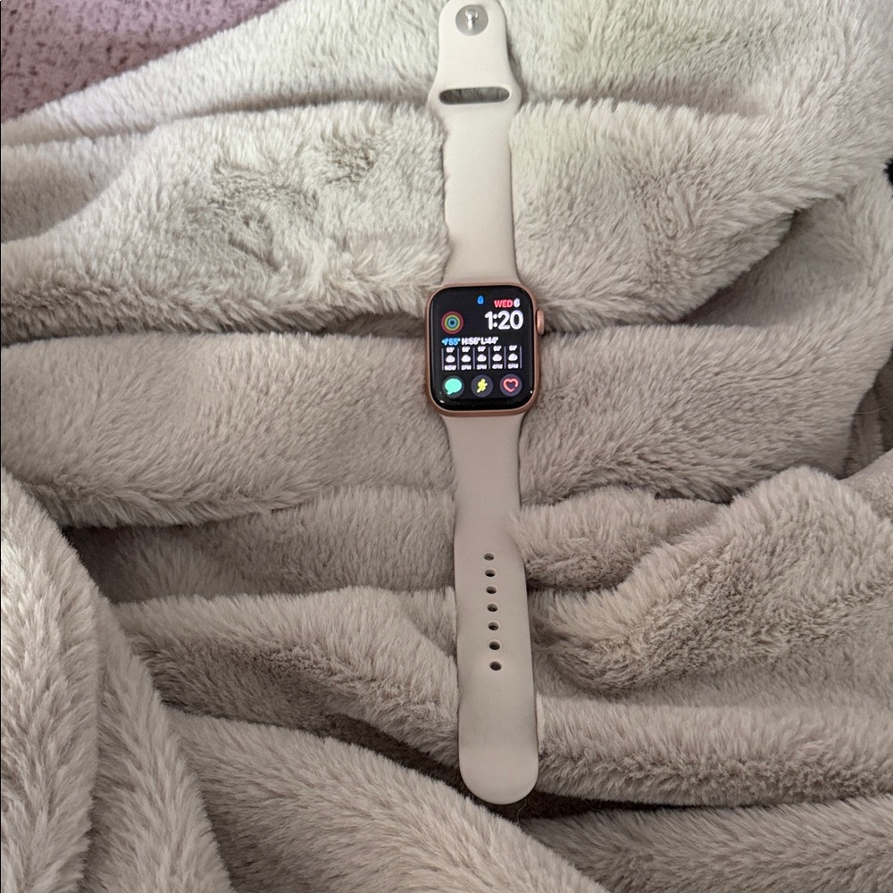 Apple Watch SE with Grey Silicone Band